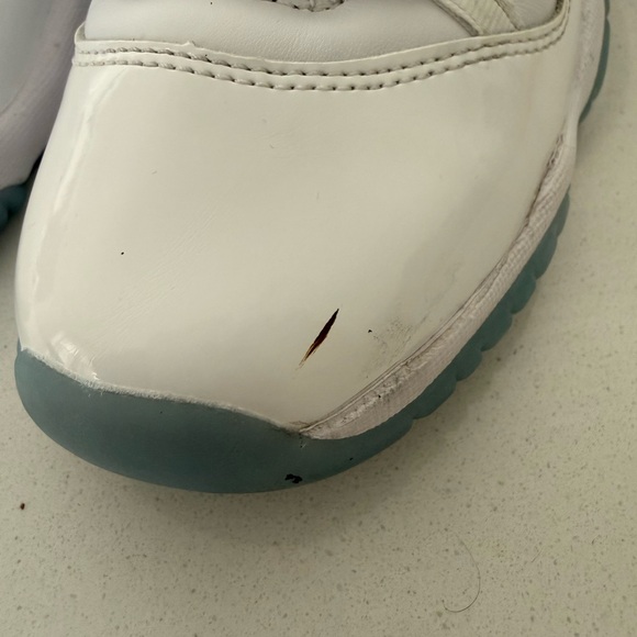 Aid Jordan Retro 11 Youth White and Blue Sneakers - Size 5 - Picture 8 of 10